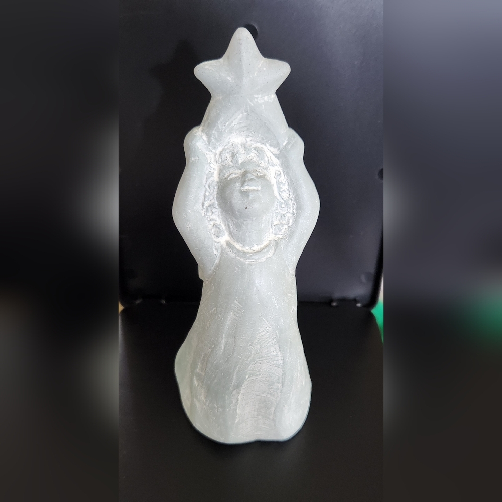 Isabel Bloom Sculpture 2004 Signed Angel Holding Star‎ Figurine Angel Wings Hope